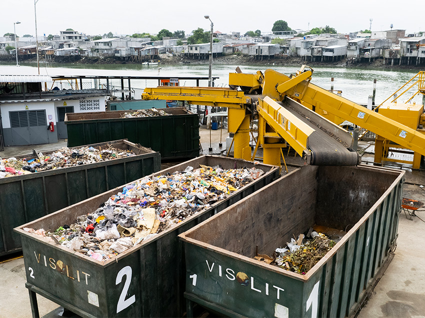 En el Estero Salado cada día se retiran 40 toneladas de desechos