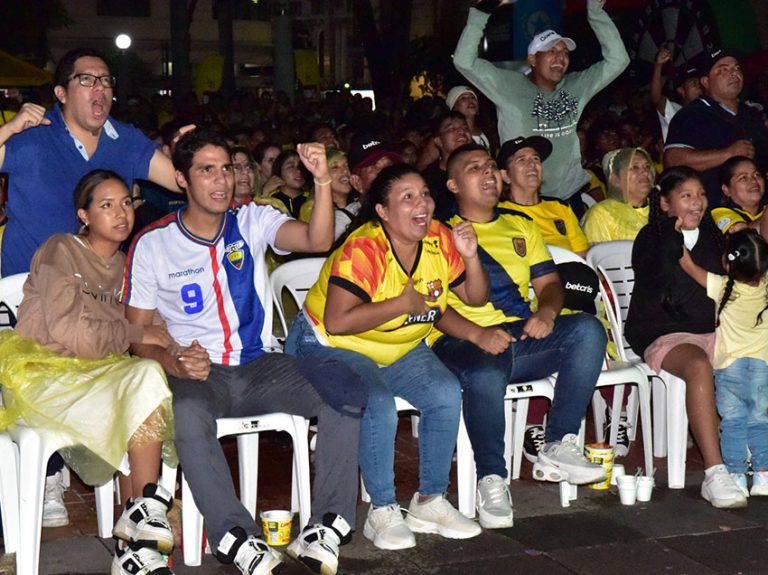 1.500 hinchas apoyaron a la Tri en Palco Malecón