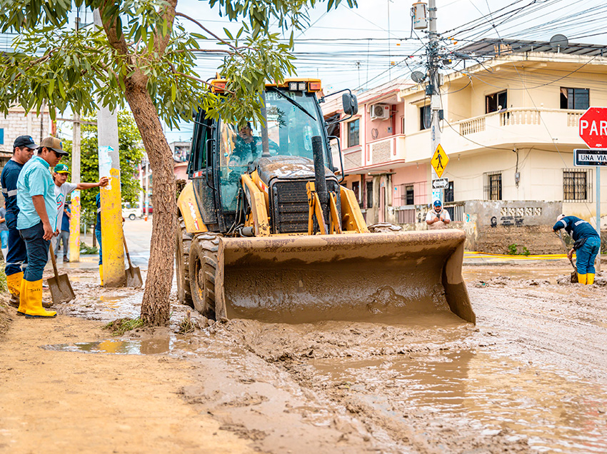 Municipio de Guayaquil envía contingente de 50 funcionarios a Progreso y mantiene coordinación con la Prefectura del Guayas