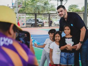 Alcalde Aquiles Alvarez inaugura dos nuevos parques en Chongón e inspecciona avance de paso peatonal en Vía a la Costa