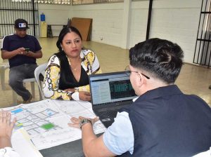 Dirección de Terrenos hace mediciones en barrios de Posorja para regularizar predios