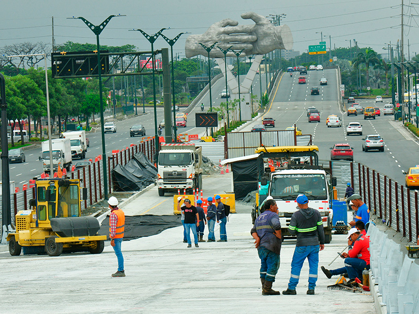 Cuadrillas y equipo municipal asfaltaron segundo paso elevado de Av. Las Américas