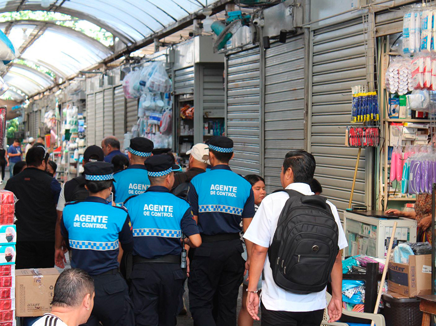 Municipio clausura 45 locales en sector La Bahía durante operativo de control