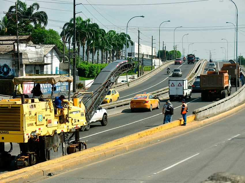 Obras Públicas ejecutó trabajos de mantenimiento en paso elevado de la Vía a Daule