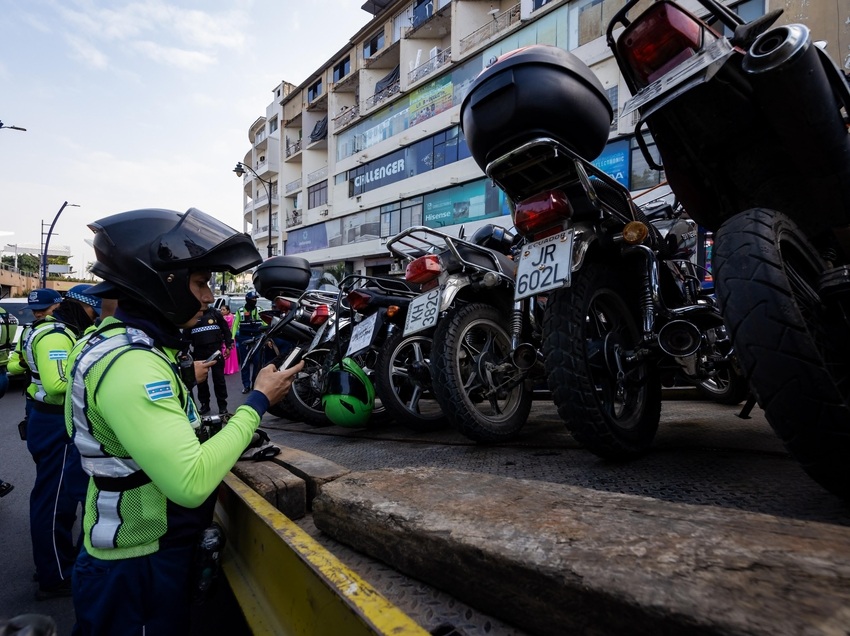 12 motocicletas retenidas en la Bahía durante operativo de control