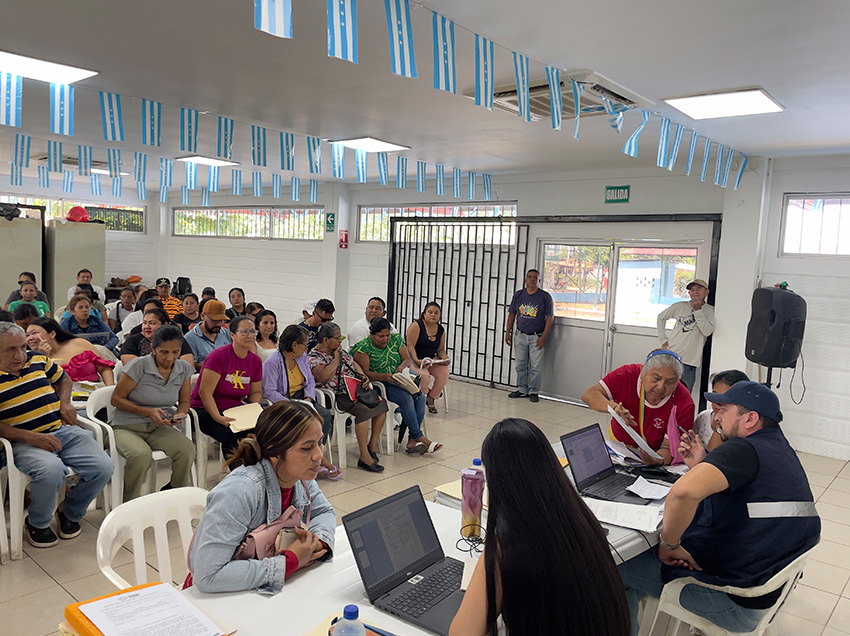 Municipio rompe distancias para que familias rurales accedan a su título de propiedad