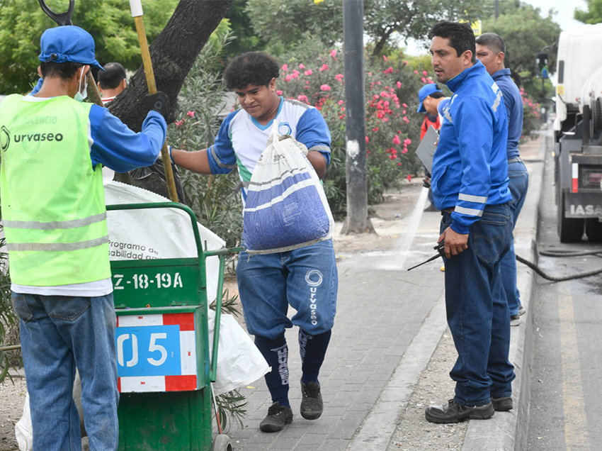 Plan municipal “Limpieza Profunda” interviene 42 sectores críticos de Guayaquil y retira más de 484 toneladas de residuos