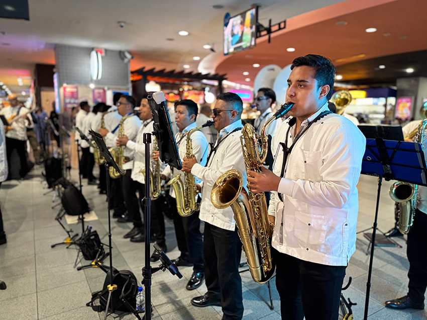 La Banda Municipal convierte la Terminal Terrestre en escenario festivo por Guayaquil