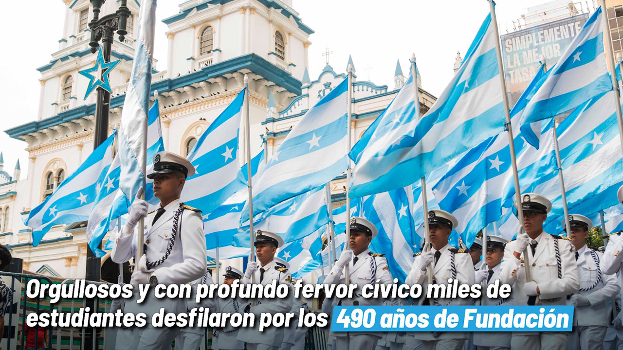 Miles de estudiantes llenan de orgullo y color las calles de Guayaquil en desfile por su fundación