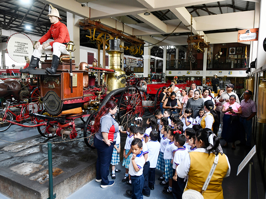 El legado que no se apaga: Museo del Bombero Ecuatoriano cumplirá 43 años