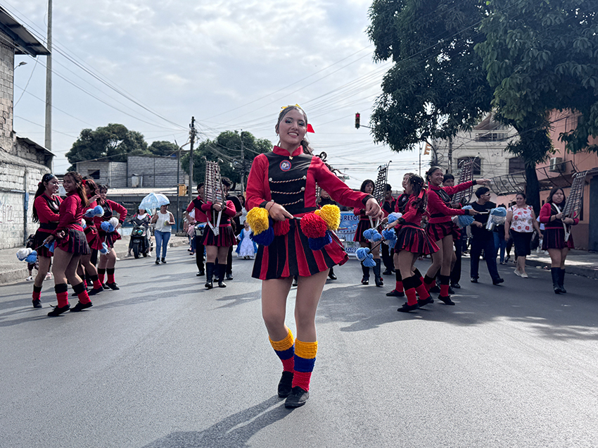 Dos mil personas celebraron el inicio de las Fiestas Julianas con un masivo pregón en el suroeste de Guayaquil