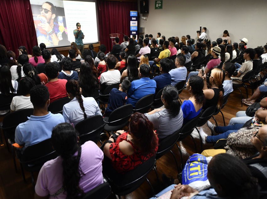 Más de 300 jóvenes aprendieron a convertir sus redes sociales en una fuente de ingresos
