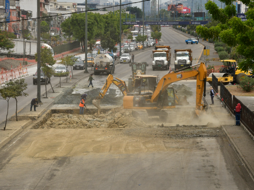 Municipio repara tramo afectado por asentamiento vial en la Av. Narcisa de Jesús